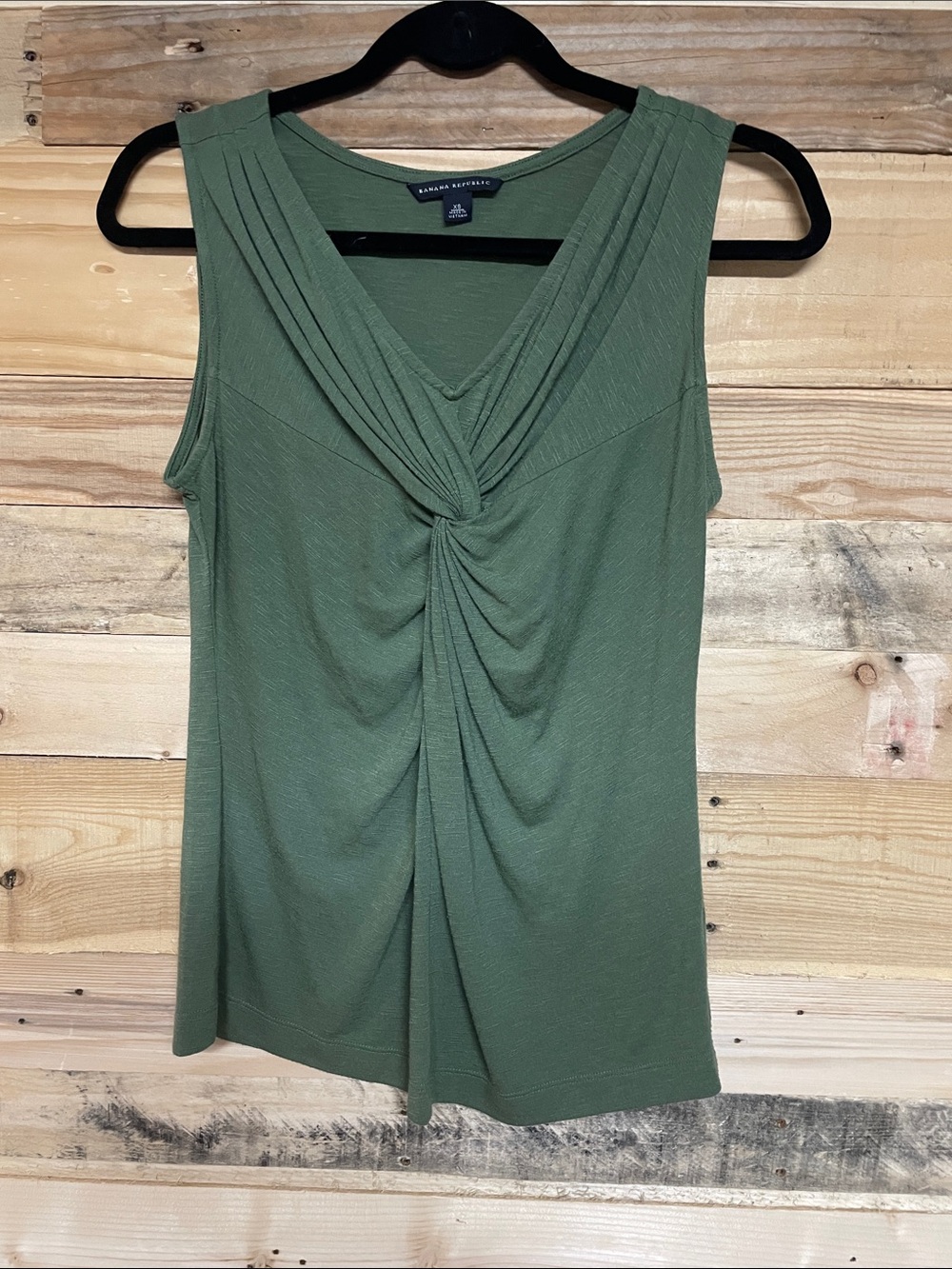 Banana Republic size XS Olive Green Twist Front Lightweight Sleeveless Blouse